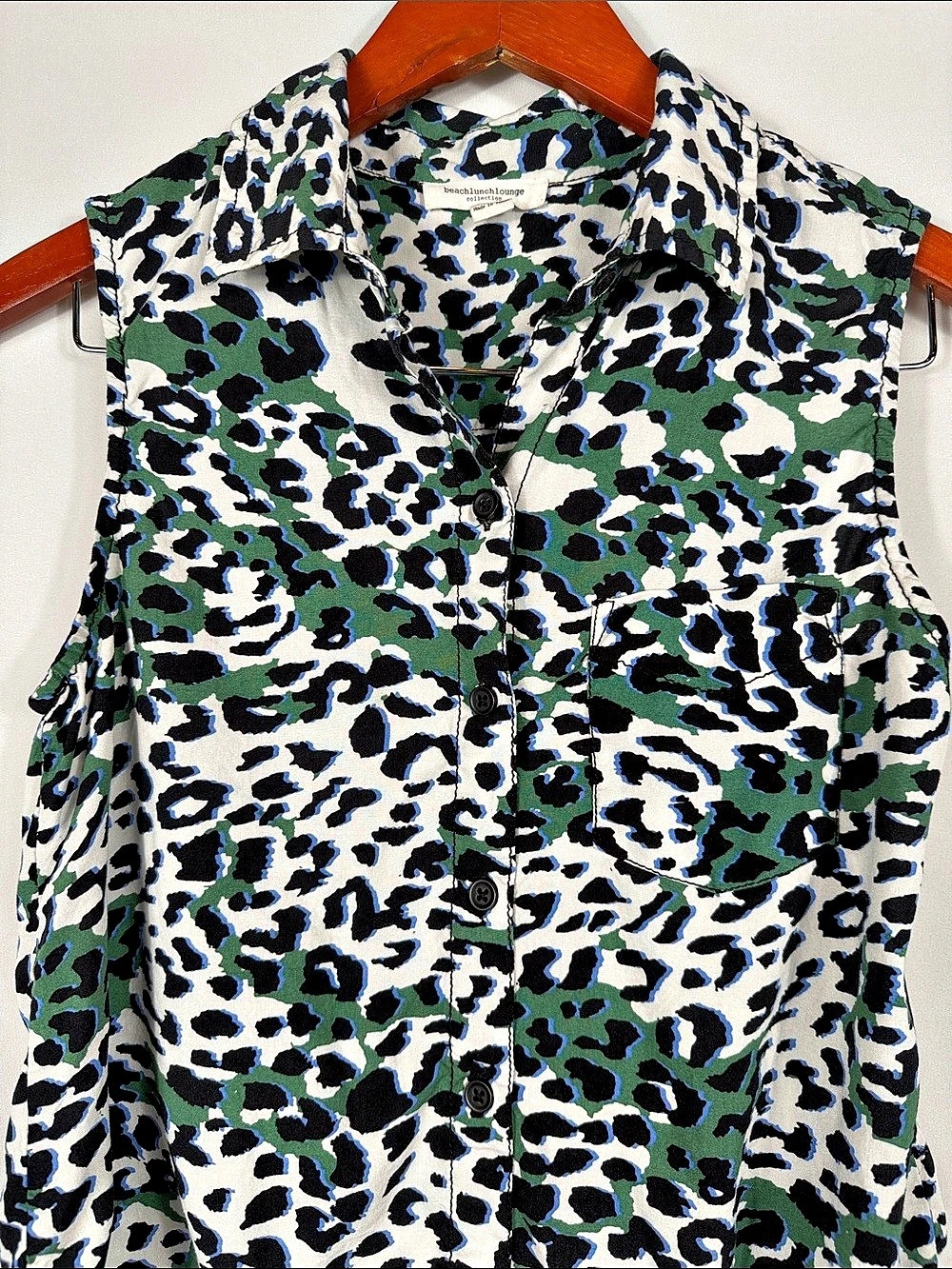 beachlunchlounge Animal Print Sleeveless Top in Green & White Size M. Viscose